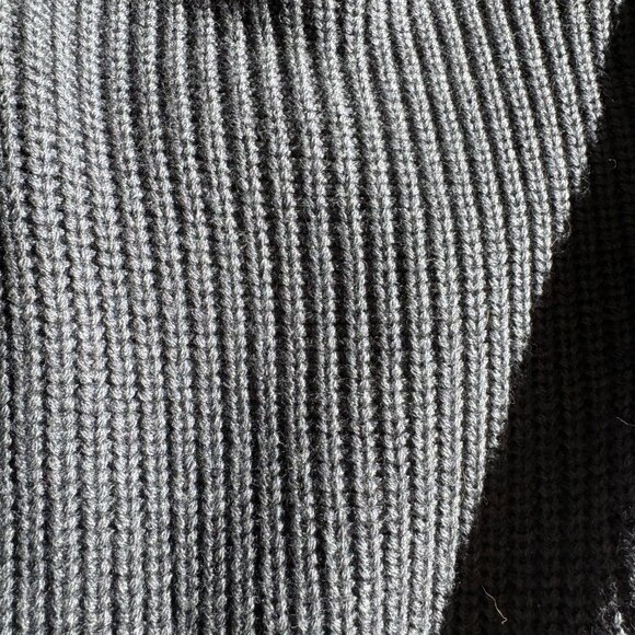 Aritzia Turtleneck - Merino Wool Wilfred Gray Sweater size XS ‼️FREE SHIPPING‼️ - Picture 5 of 5